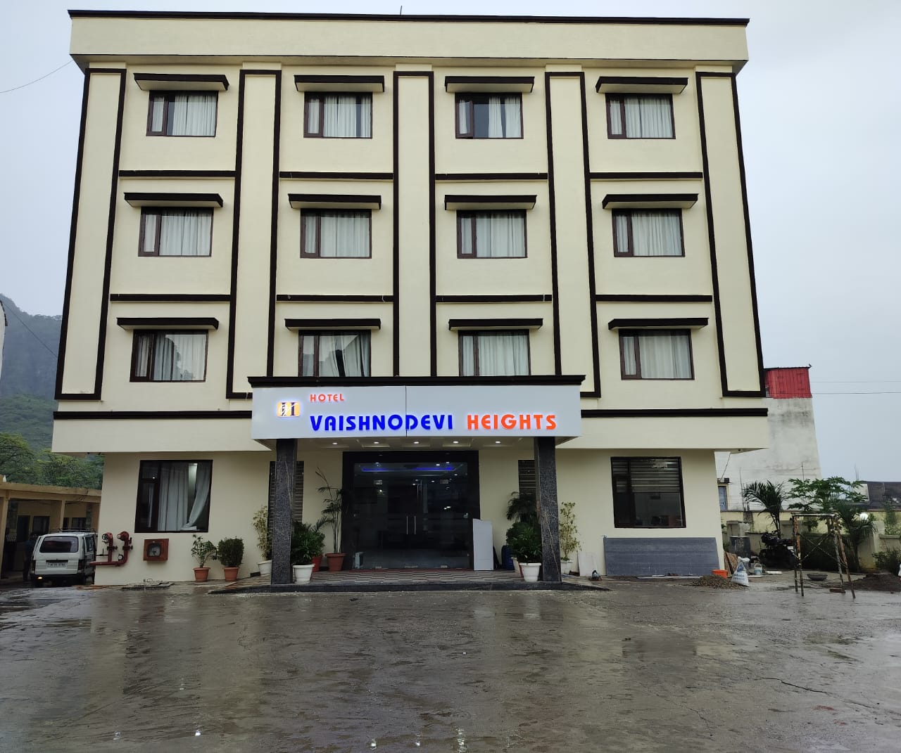 Hotel Vaishno Devi Heights