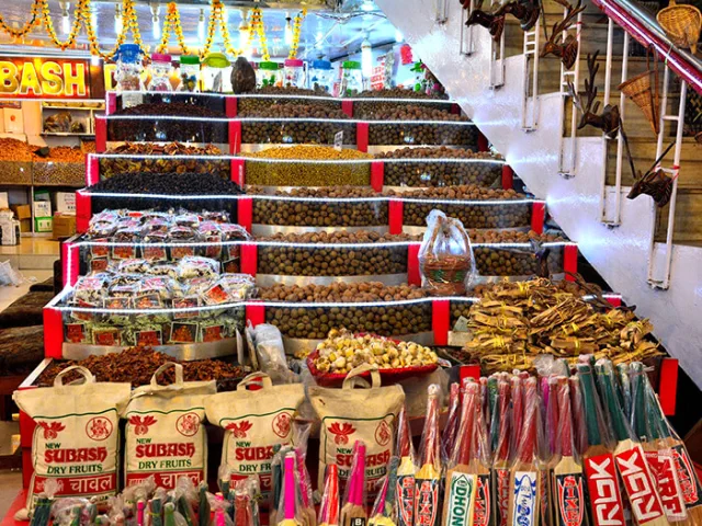 Auto rickshaw movement in Katra market area